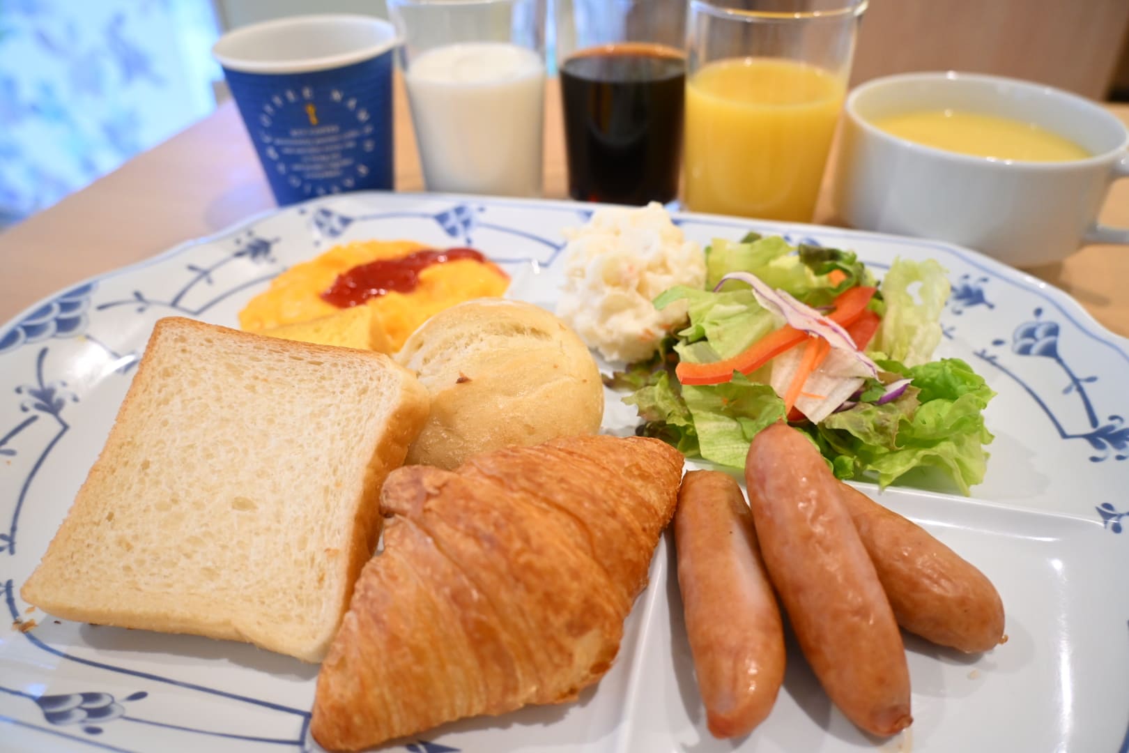 朝食